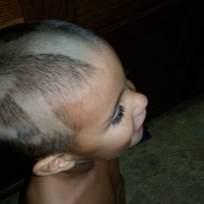 Еще один папа неосмотрительно оставил триммер для бороды в ванной дети парикмахерская смешно стрижка