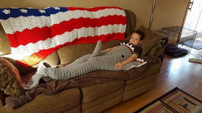 7 Вязаное одеяло в форме акулы ты не купишь ни в одном магазине бабушка подарок прикол