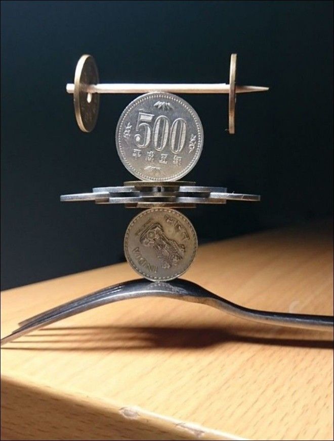 Нахальный вызов гравитации японец составляет невероятные фигуры из монет