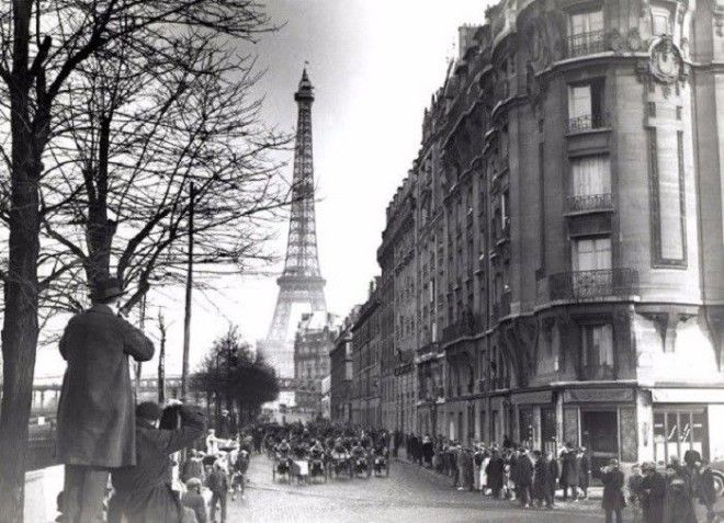 20 завораживающих чёрно белых фотографий из жизни парижан в 1920 х годах