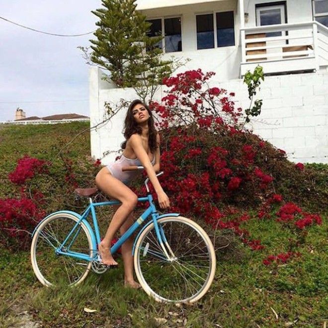 В велосипедистки велосипед девушки