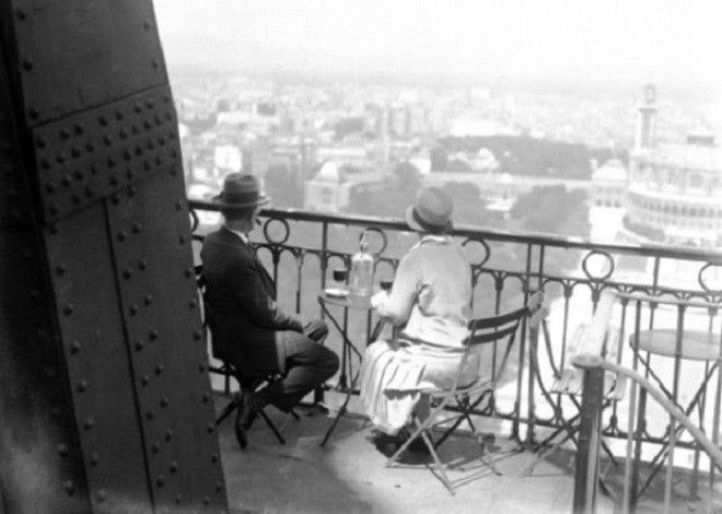 20 завораживающих чёрно белых фотографий из жизни парижан в 1920 х годах
