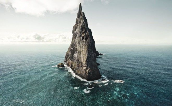 Пирамида Болла Австралия Эта высокая скала расположена между Австралией и Новой Зеландией. Пирамида является остатками вулкана, сформированного еще семь миллионов лет назад.