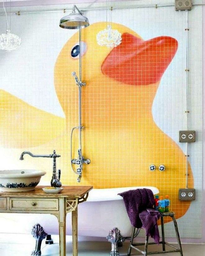 Ванная комната с забавным мозаичным рисунком