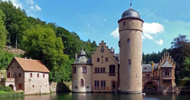 10 самых страшных замков мира