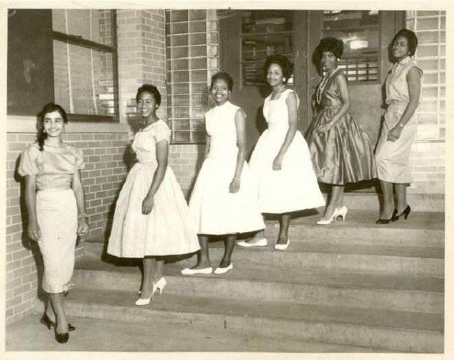 Мода 1950х ретрофотографии афроамериканских красавиц в изысканных нарядах