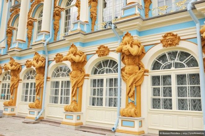 Позолоченное украшение фасада Екатерининского дворца Фото you4travelru
