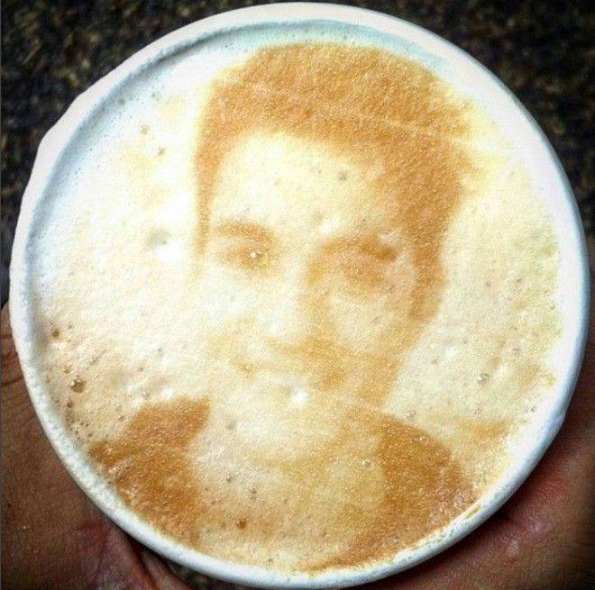 Селфи на чашке с кофе Instagram coffeeripples