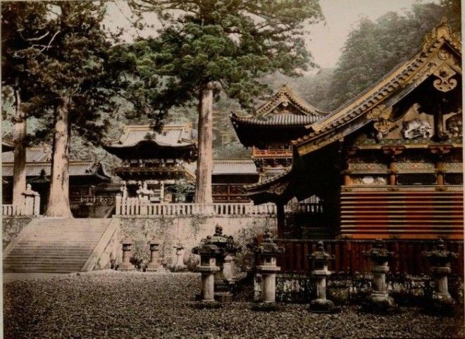 Сокровищница располагает удивительной коллекцией храмовых сокровищ восходящих к периоду Эдо
