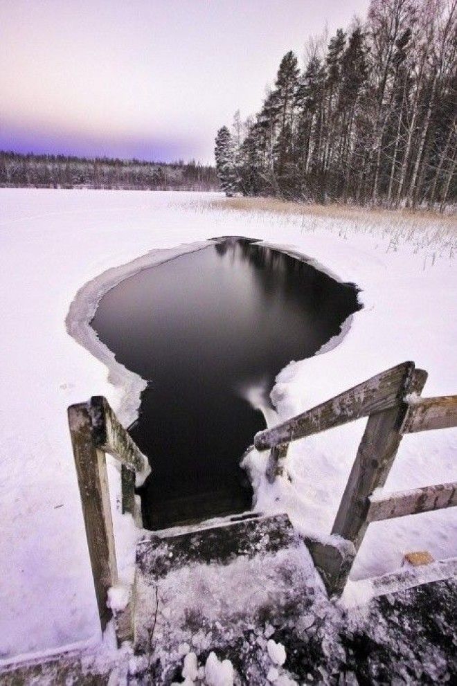 Не каждый смельчак искупается в ледяных водах холодной финляндской зимой