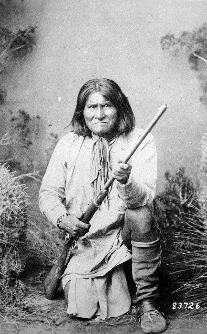 Джеронимо Гоятлай индеец племени апачей 1887 год Фото ruwikipediaorg