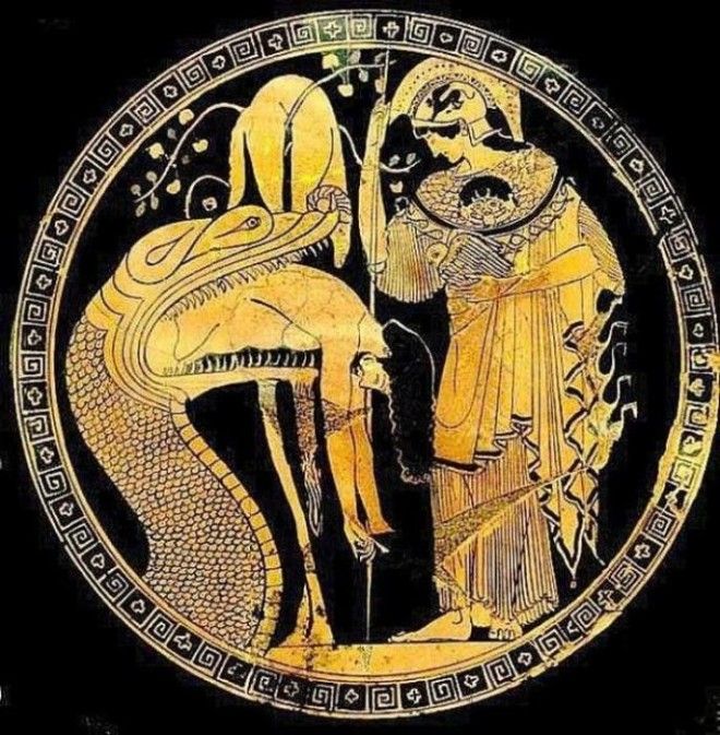 Афина одетая в эгиду с изображением головы Горгоны Медузы музей Ватикана Фото thevintagenewscom