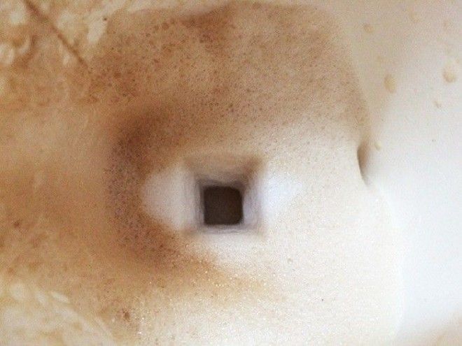 Квадратик в пенкеэто кусочек сахара падающего в кофе