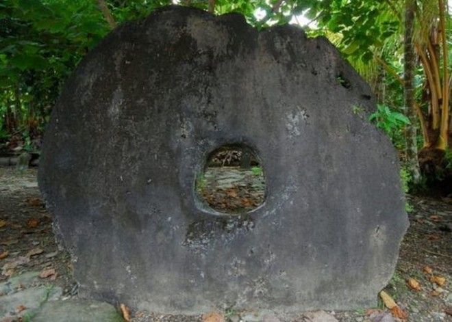 Большой камень Раи на островах Яп