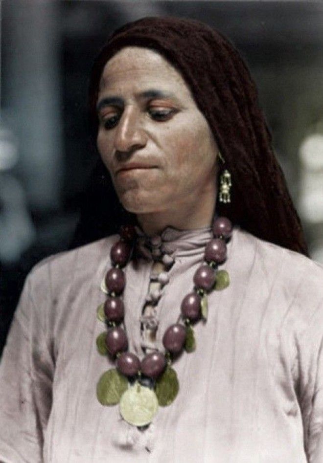 Портретный снимок сирийской эмигрантки сделанный в 1926 году