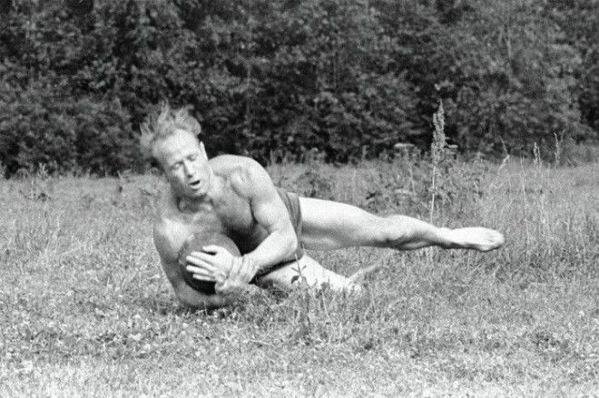 Во время игры в футбол 1964 год