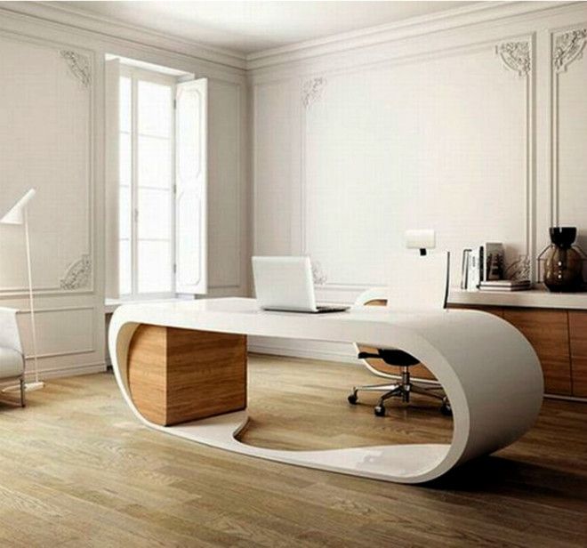 Минималистичное пространство с оригинальным столом