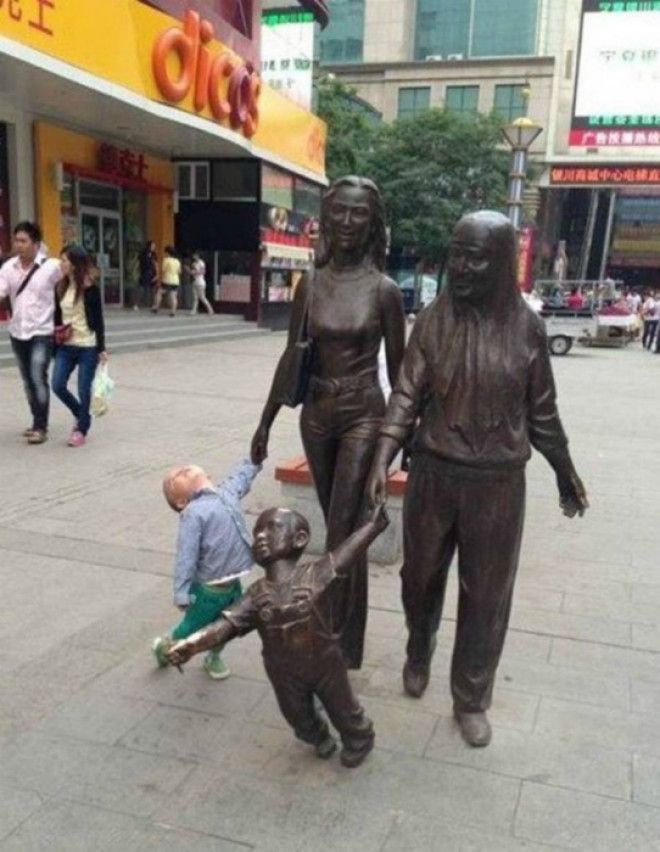Прогулка со статуями