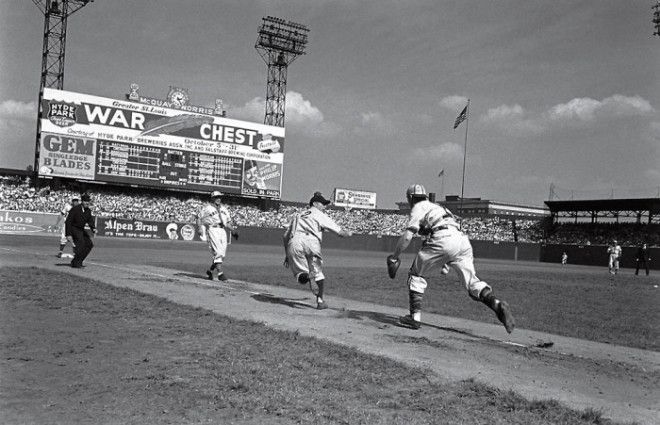Бейсбольный матч в СентЛуисе летом 1943 года