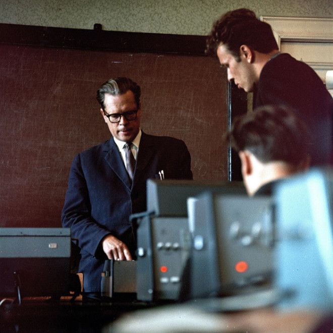 Физики работающие на новом оборудовании СССР Эстония 1966 год