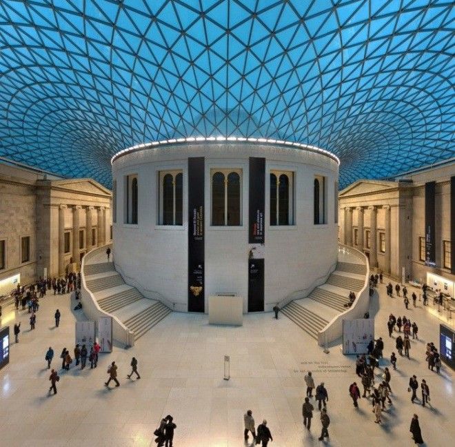 Величественный потолок Британского музея