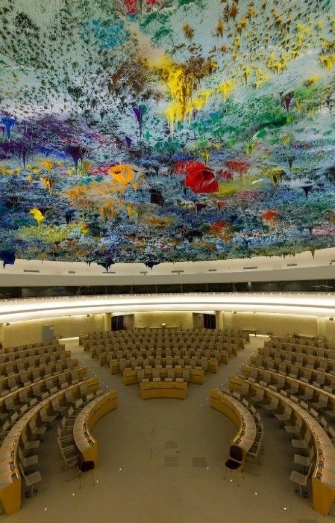 Великолепный потолок в палате ООН