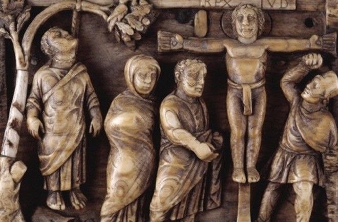 Раннее изображение Христа распятие на пластинке из слоновой кости