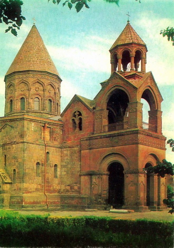  Главный храм Армянской апостольской церкви и престола Верховного Патриарха Католикоса Всех Армян