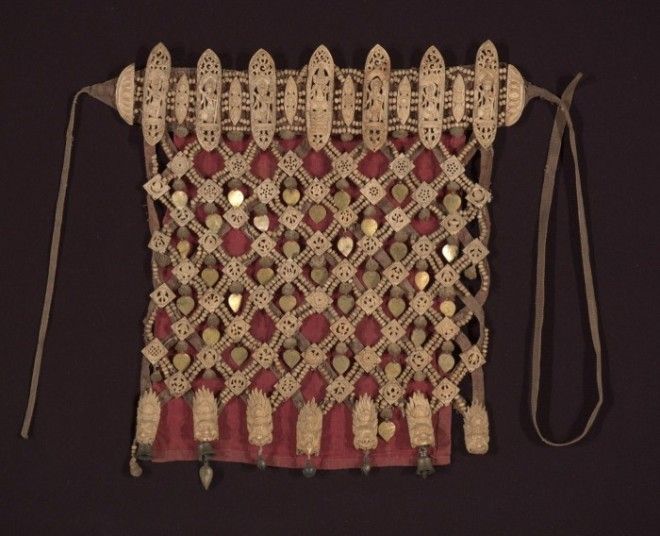 Тибетский ритуальный фартук из человеческих костей XIX вв Фото imamuseumorg