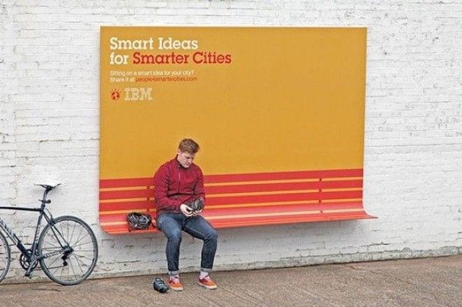 Полезные билборды в Париже от IBM