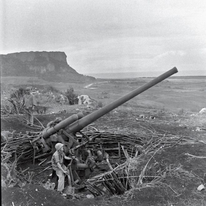 Американские артиллеристы на Сайпане в 1944 году