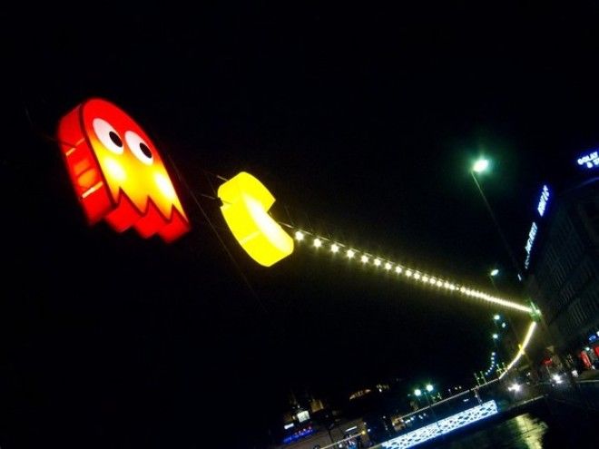 Ну погоди Инсталляция в стиле PacMan в Женеве
