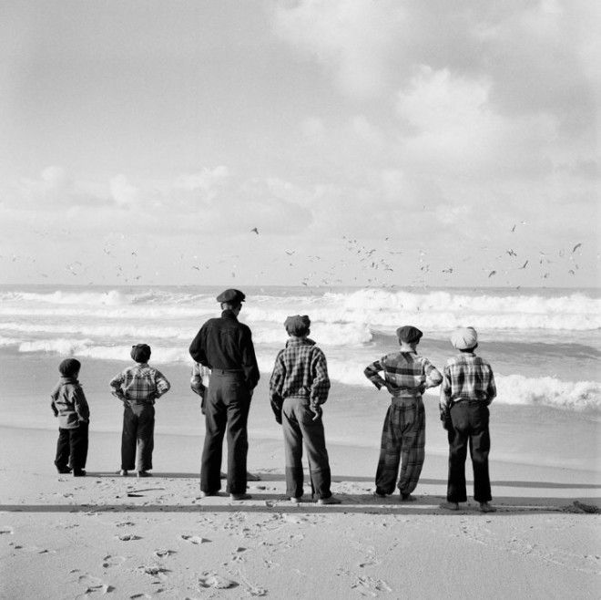 Мальчишки ждут лета Португалия 1956 год