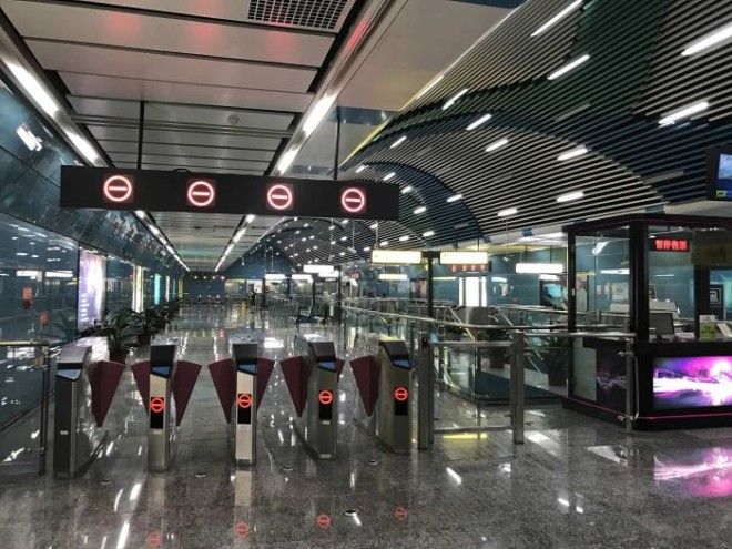 Самая странная станция метро в Китае 6 фото