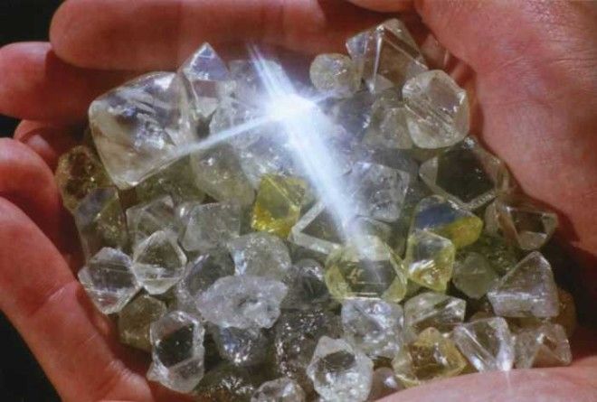 Необработанные алмазы