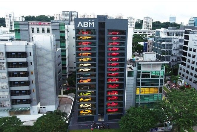 В Сингапуре появился гигантский вендинговый автомат по продаже автомобилей