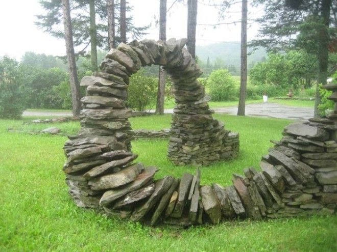 Садовая скульптура из камней 