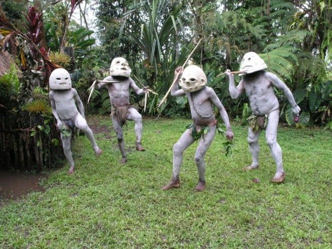 Белый цвет в папуасской культуре олицетворяет смерть Папуа Новая Гвинея грязь племя