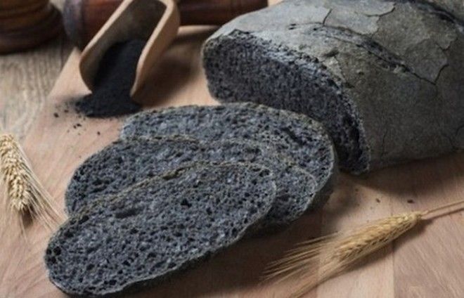 Причудливое лакомство хлеб из древесного угля