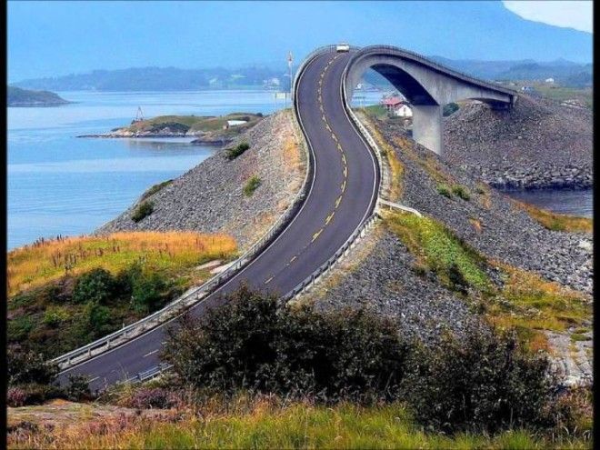 Очень крутой мост в Норвегии