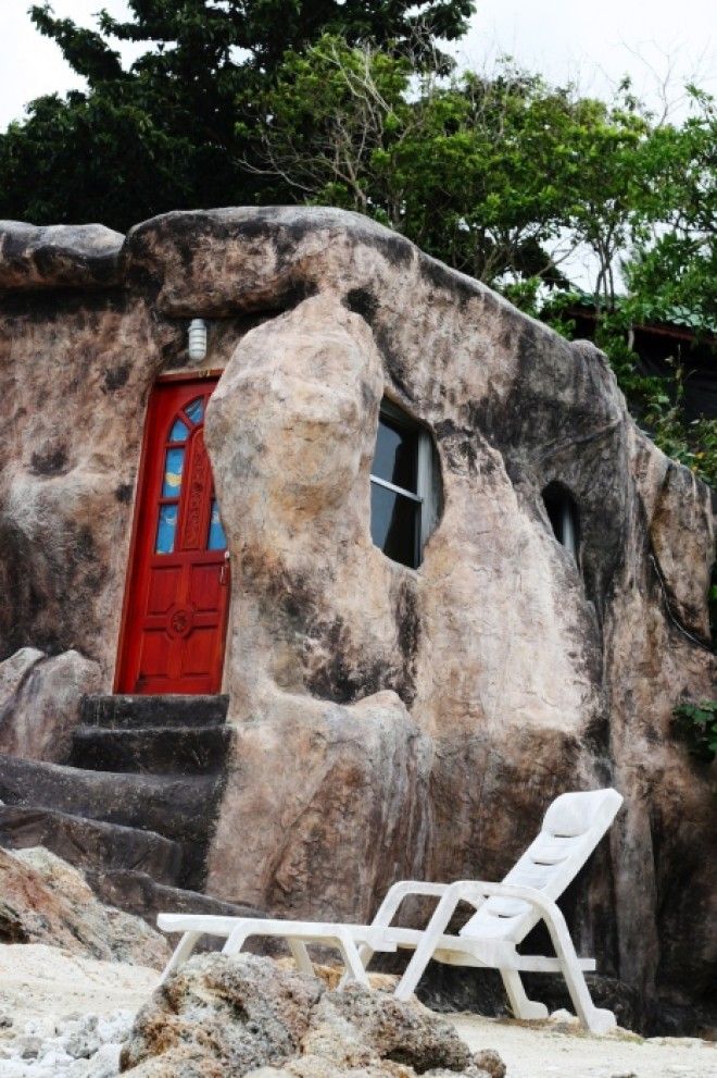 Необычный дом из камня