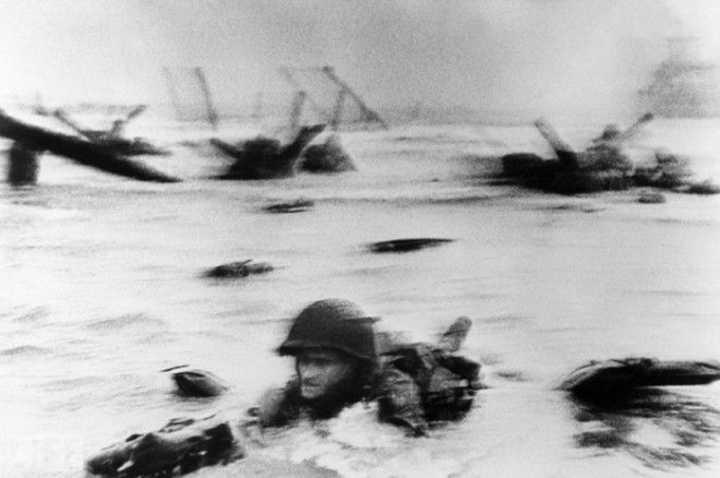Момент высадки американской армии на Омаха-бич в Нормандии 6 июня 1944 года.