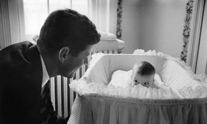 Джон Кеннеди со своей дочерью Керролайн. 