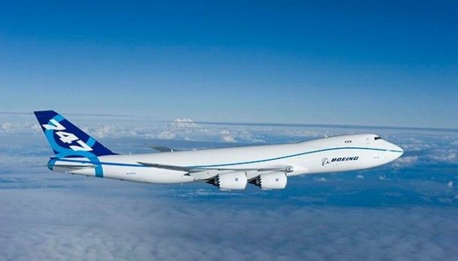 Пассажирский самолет Boeing 747 8