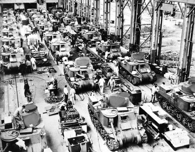  Массовое производство корпорацией Chrysler 28тонных танков в Детройте
