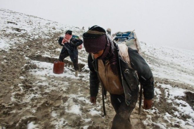 Опасная но прибыльная работенка курдских контрабандистов