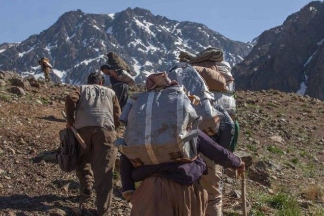 Опасная но прибыльная работенка курдских контрабандистов