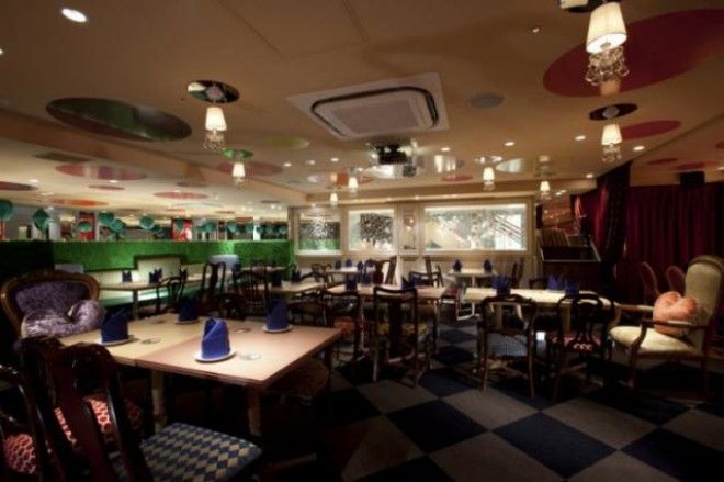 Ресторан Алиса в стране чудес в Токио который тебя поразит