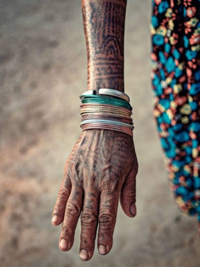 По другой версии нанесение татуировок обряд инициации для женщин