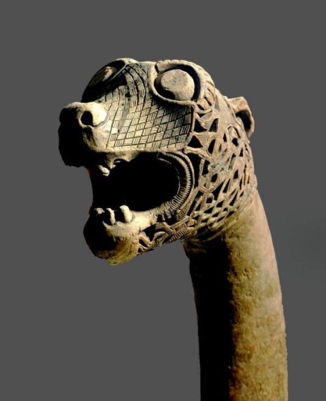 Голова животного из кургана викингов в Осеберге Норвегия 825 год Фото pinterestcom
